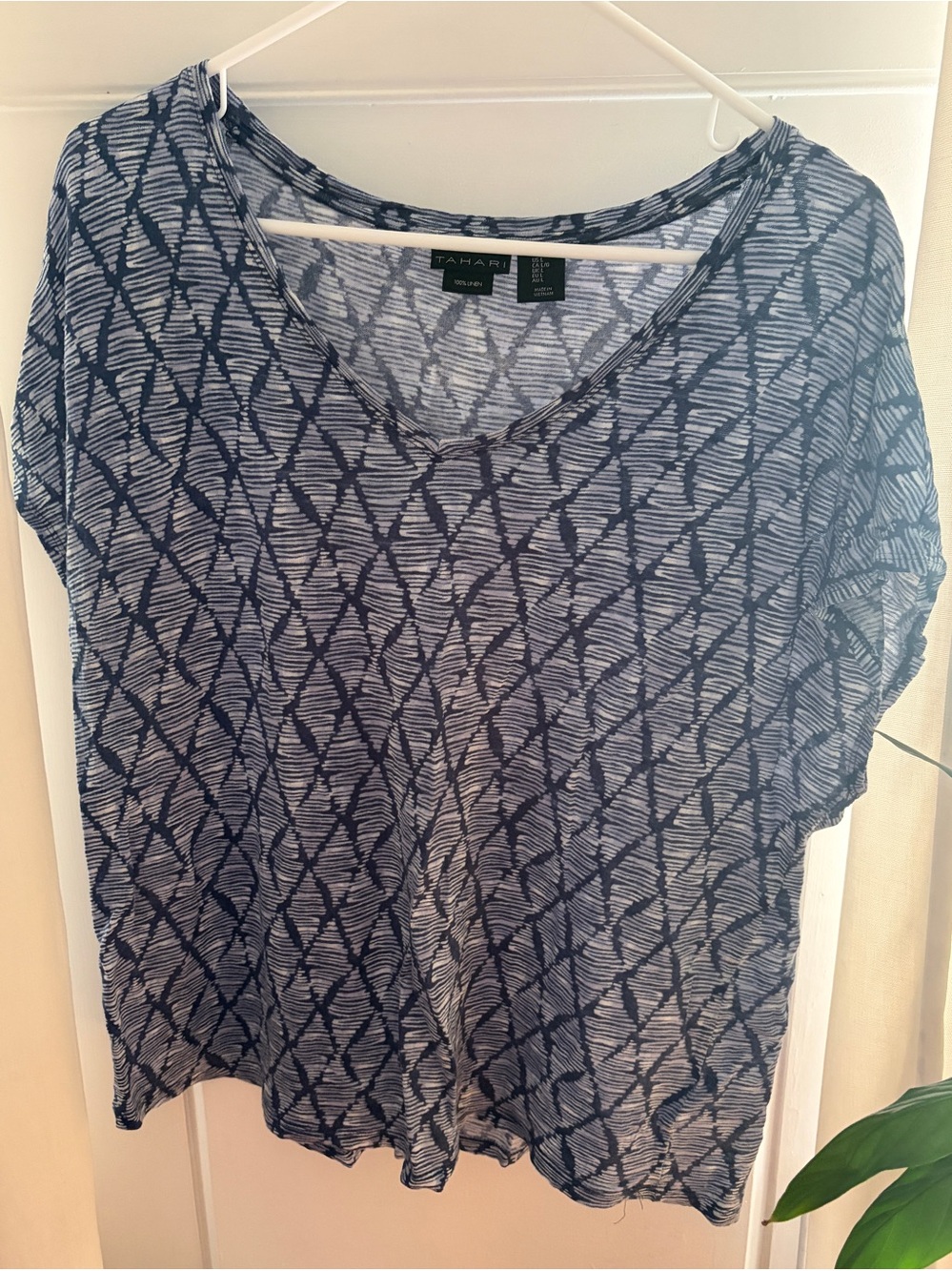 Tahari Blue V-Neck Shirt Size L